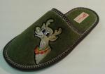 502057 материал верха тапочка - махра (хлопок), цвет - зеленый, подкладка махра (хлопок), вышивка "Олень"