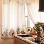 Комплект штор для кухни с подхватами «Новогоднее чудо» 145?180+/-5 см - 2 штуки, габардин