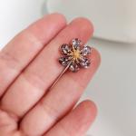 Брошь-значок с кристаллами Swarovski