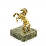 Конь на подставке из змеевика 35*35*53мм