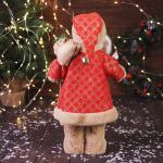 Дед Мороз под ёлку «Зимнее волшебство. В красной шубке в клетку с подарками» двигается, 40 см