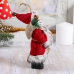 Дед Мороз под ёлку «Зимнее волшебство. В красной шубке, с лесными гостинцами», 16 см