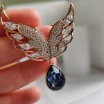 Брошь с кристаллами Swarovski