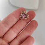 Брошь-значок с кристаллами Swarovski