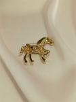 Брошь "Золотая лошадь" символ 2026 года