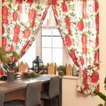 Комплект штор для кухни с подхватами «Доляна. Рождественские цветы», 2 шт., белые, 145?180 см