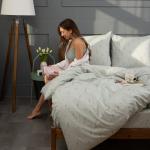 КПБ 'Традиция' 2,0 спальный с европростыней, поплин, 100% хлопок, 'Подснежники (серо-зеленый)' Пододеяльник 177*217, простыня 240*217, наволочка 70*70 (2 шт.)