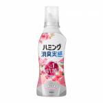 KAO Кондиционер для белья Hamming Deodorant Feeling Rose & Floral с двухэтапным освежающим эффектом аромат розовых цветов 510 мл бутылка с колпачком-дозатором