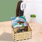 Мир Хаяо Миядзаки | Музыкальная шкатулка "Унесенные призраками. Дракон Хаку и Тихиро"р-р 6,5х5,2 (крафтовая)