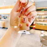 В мире животных | Объемный брелок Заводная капибара, р-р 6х3,5см (белые ножки) (в холщовом мешке)