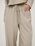 Базовые бежевые брюки их хлопка