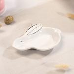 Блюдо Доляна «Зайка в золотом», 15,5_11_2,5 см, цвет белый